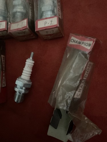 Champion P7 Spark Plugs x 8. n.o.s - Picture 4 of 5