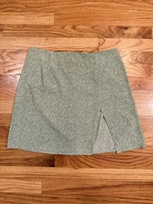 Romwe Women’s Size Large Mini Skirt With Slit Zip Up Green Floral