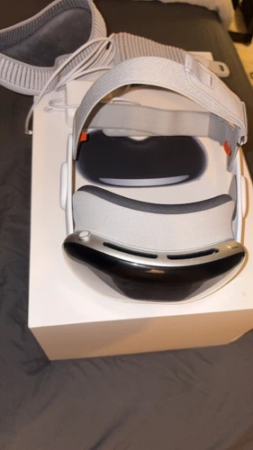 Apple Vision Pro VR Headset 256GB w/ Light Seal-21W/Dual/solo Loop Band-M - 2025