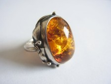 Schöner Ring Silber aus Silber mit Bernstein