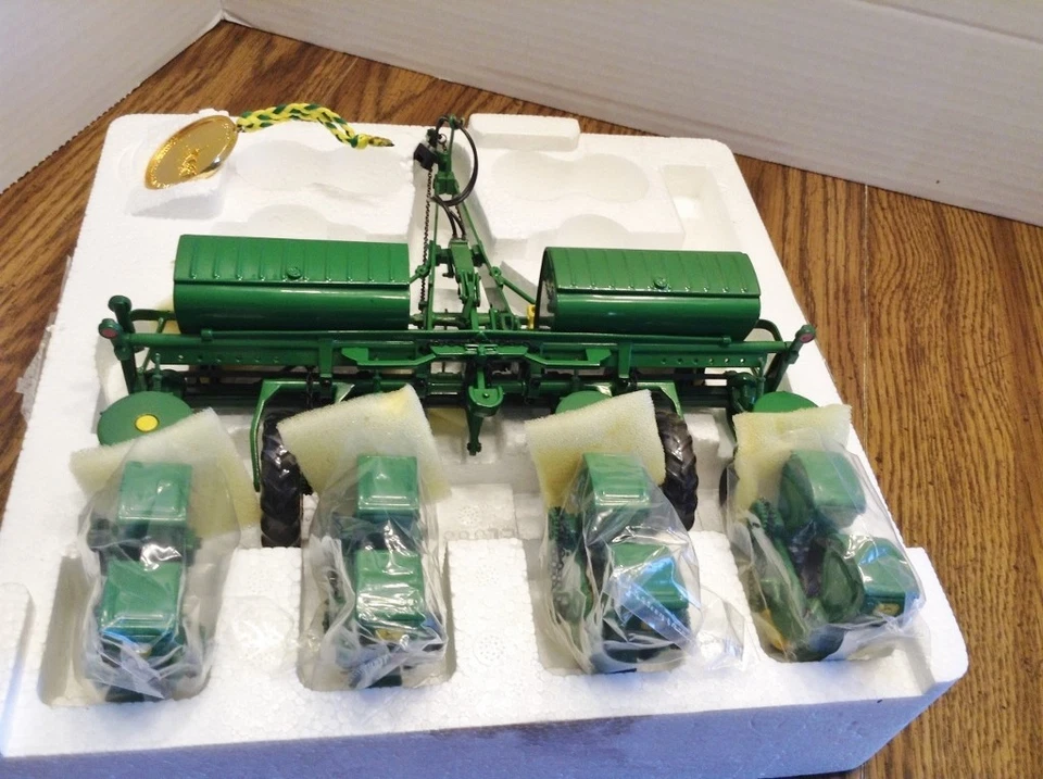 Precision Classics #9 The Model 494-A Four-Row Planter Ertl 1/16 Scale - Image 3 of 4