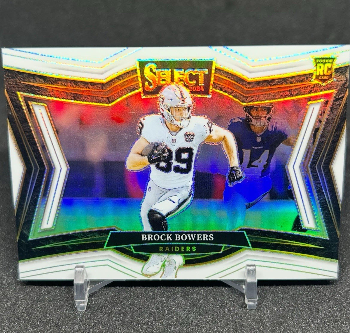 2024 Panini Select - Field Level Brock Bowers #471 White Prizm /35 (RC)