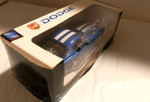 New Ray 1/32 Blue 1996 Dodge Viper GTS Coupe Motorized - Picture 4 of 5