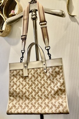 Neu mit Etikett Coach C6612 Field Tote 40 mit Pferd & Kutsche Kreide Leder Wildleder Tasche