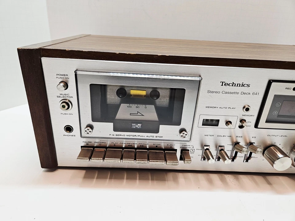 Reproductor de casete estéreo vintage Technics RS-641 estuche de madera y medidor probado 641 Foto 2 de 4