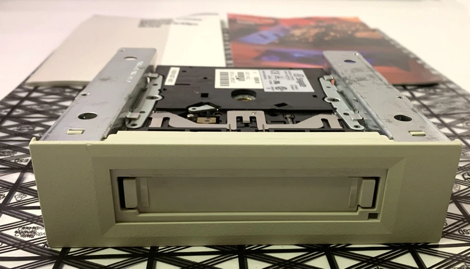 SEAGATE CTT800I-F CTT800R-F 400/800MB TRAVAN 5.25'' INTERNAL TAPE DRIVE - Image 3 of 4