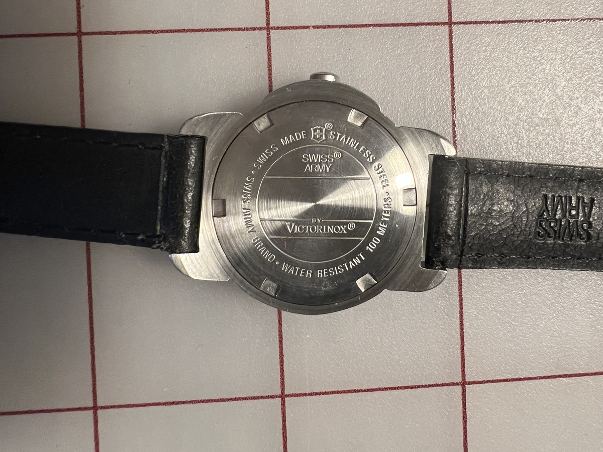 Victorinox Swiss Army | 27mm Small Field Watch Quartz White Dial Victorinox Swiss Army Heritage 40 Wristshot & Testimonial main image 4