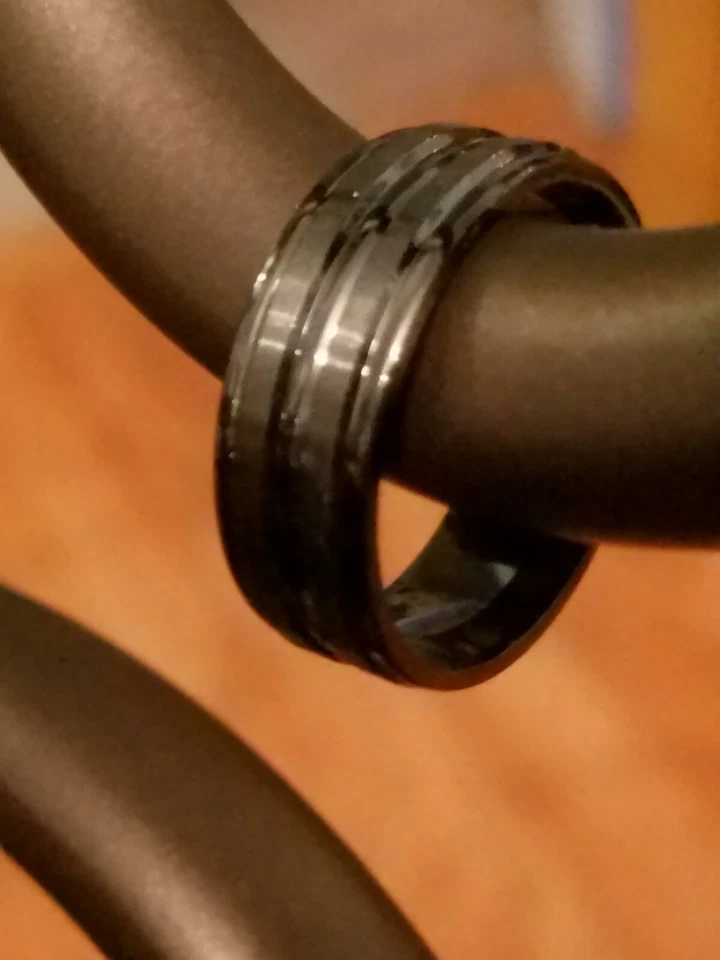 VENDEDOR DE EE. UU. Acero Inoxidable TALLA 8 Titanio Negro CLÁSICO Alianza Anillo Boda Foto 2 de 2