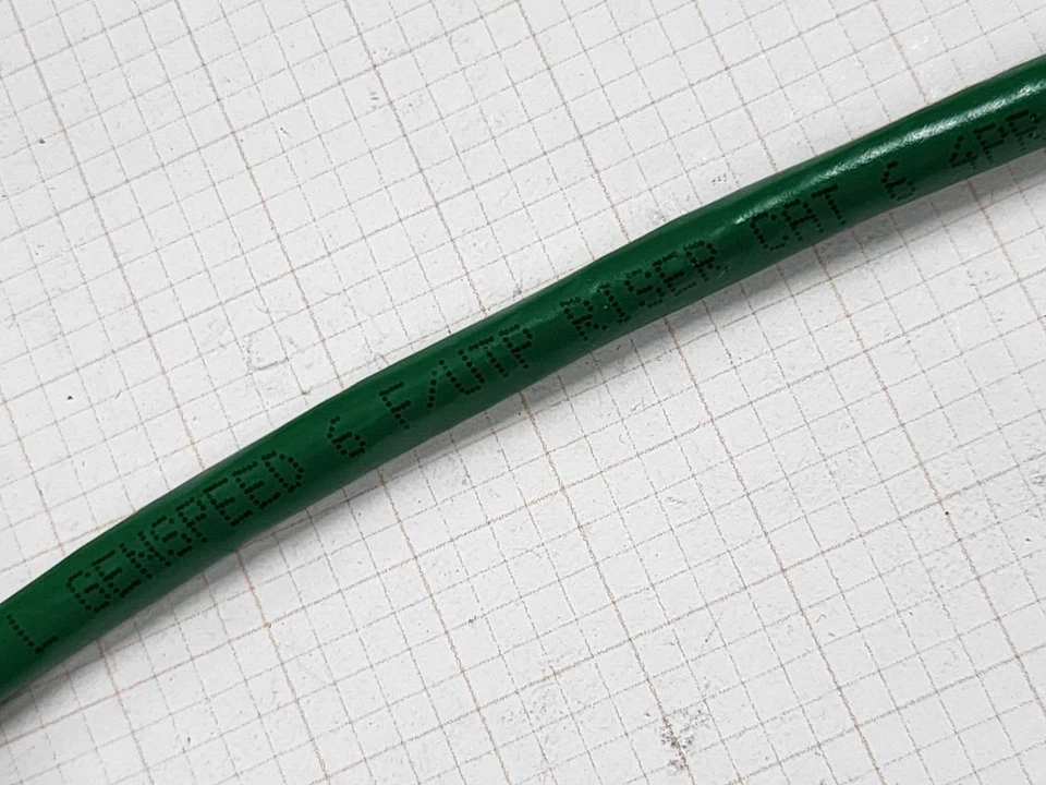 Cable de red blindado General Cable GenSPEED 6 23/4P Cat6 F/UTP CMR verde/100 pies Foto 3 de 4