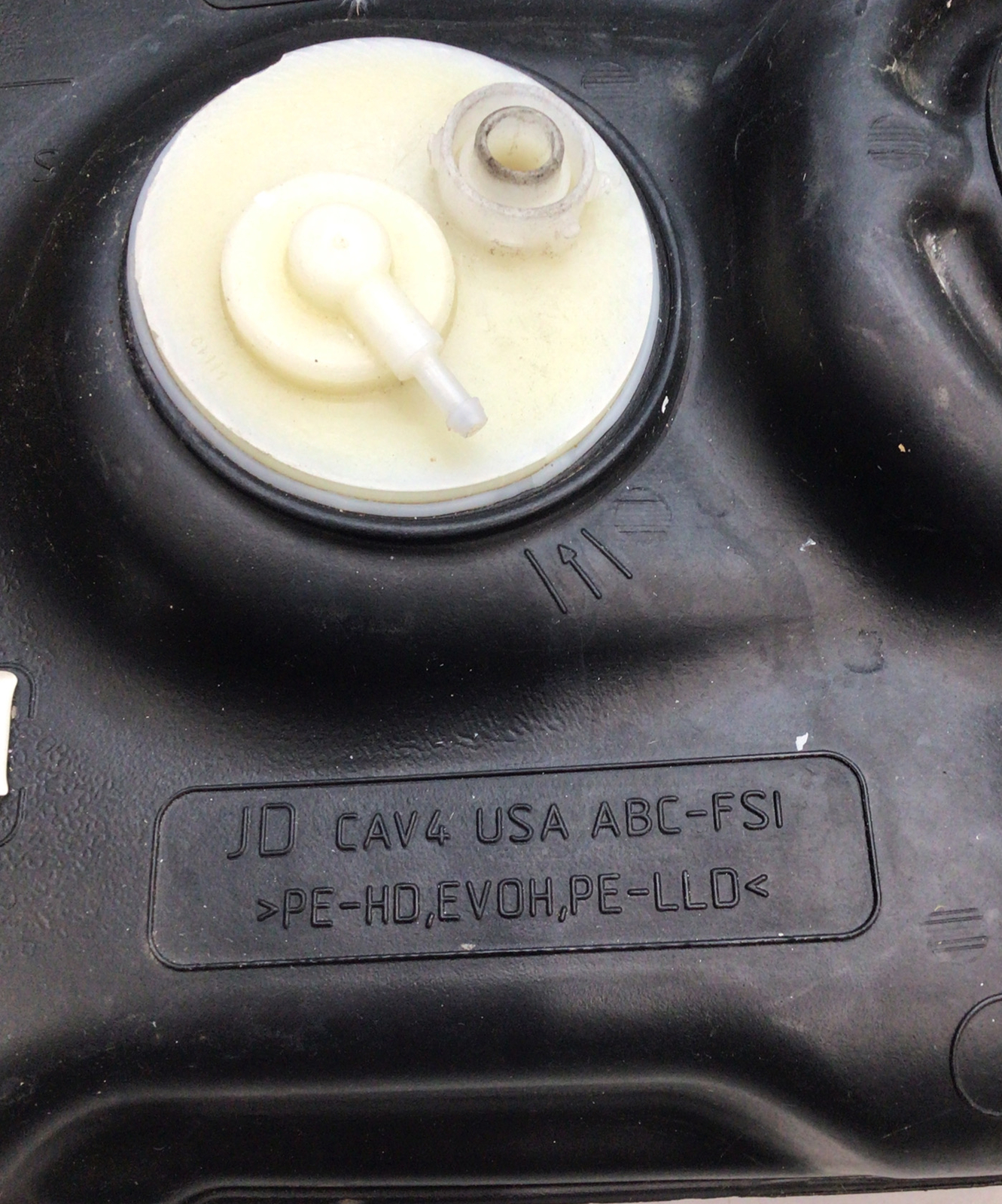 JOHN DEERE S240 FUEL TANK AUC11810 E100 E110 E120 E130 E140 E150 E160