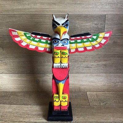 HANDGESCHNITZTER UND BEMALTER ALASKA TOTEMPFAHL ADLER INDIANER INDIANER