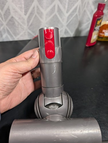 Dyson CY22 Cinetic Big Ball Animal grau rot Bodenstaubsauger getestet - Bild 18 von 24