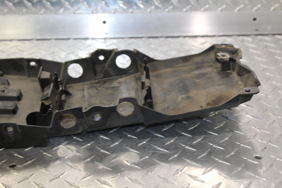 Triumph Street 2014 triple ABS trasero trasero trasero inferior batería bandeja plástico Foto 2 de 4