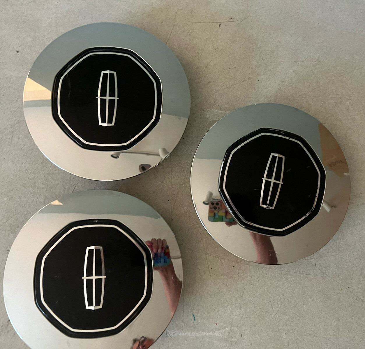 B 1) 19961997 Lincoln Town Car Chrome Wheel Center Cap F6VC1A096AA