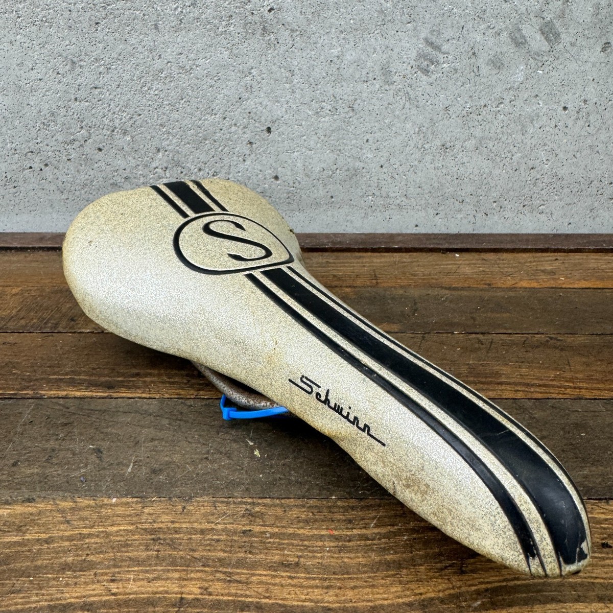 MESINGER サドル　old bmx MESINGER サドル old bmx Original MESINGER BLACK QUILTED SEAT