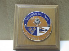 Motorboot-Plakette, emailliert, DMYV Sternfahrt Süd-West 1984, auf Holztafel.