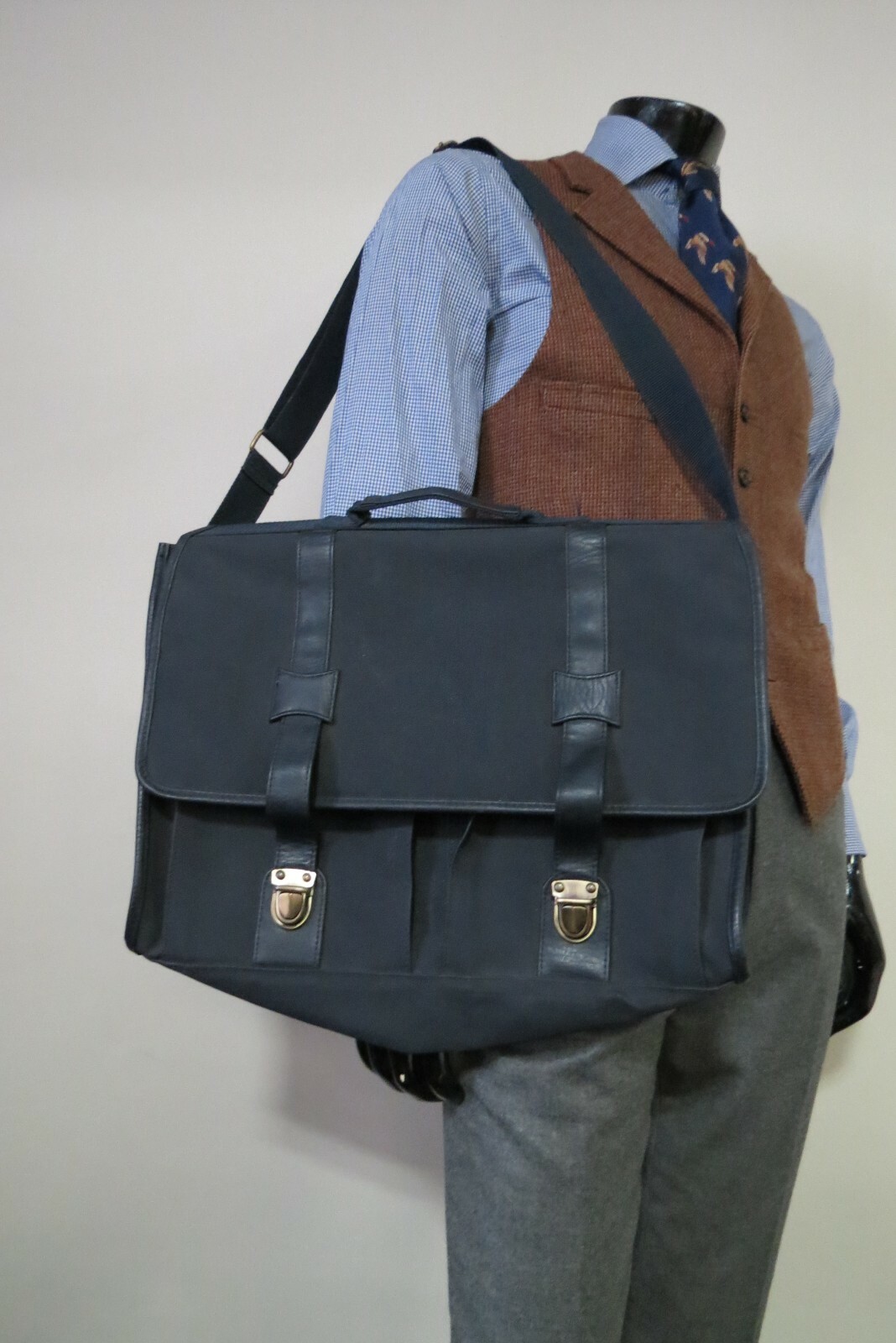 Borsa a tracolla messaggero vintage Yves Saint Laurent profumi blu navy nylon balistico