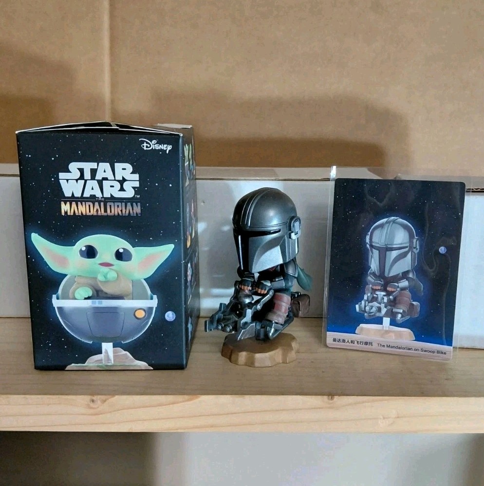 Pop Mart Star Wars The Mandalorian - Mandalorian with Swoop Bike