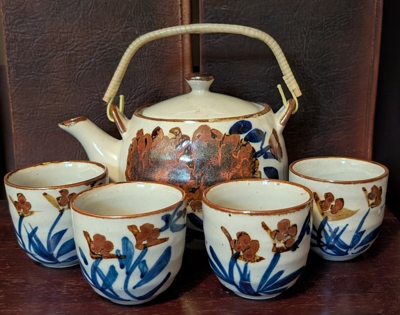 Vintage MCM Japanese Style Teapot Kettle W/ Sake Cups Floral Pattern Stoneware.