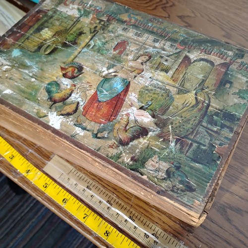 Antique MADE FRANCE FRENCH FARMER WIFE FEEDING CHICKENS 🐔 STORAGE Egg BOX 1870 - Picture 2 of 6