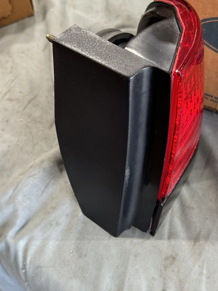 NOS 转角制动尾灯乘客 1992 - 1995 福特 Thunderbird LX 福特原始设备制造商右手 — 第 4/4 张图片