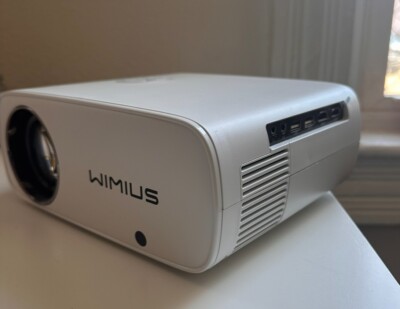 WiMiUS S26 1080p HD Video Projector   Complete Set: Manual,  Backpack, etc.