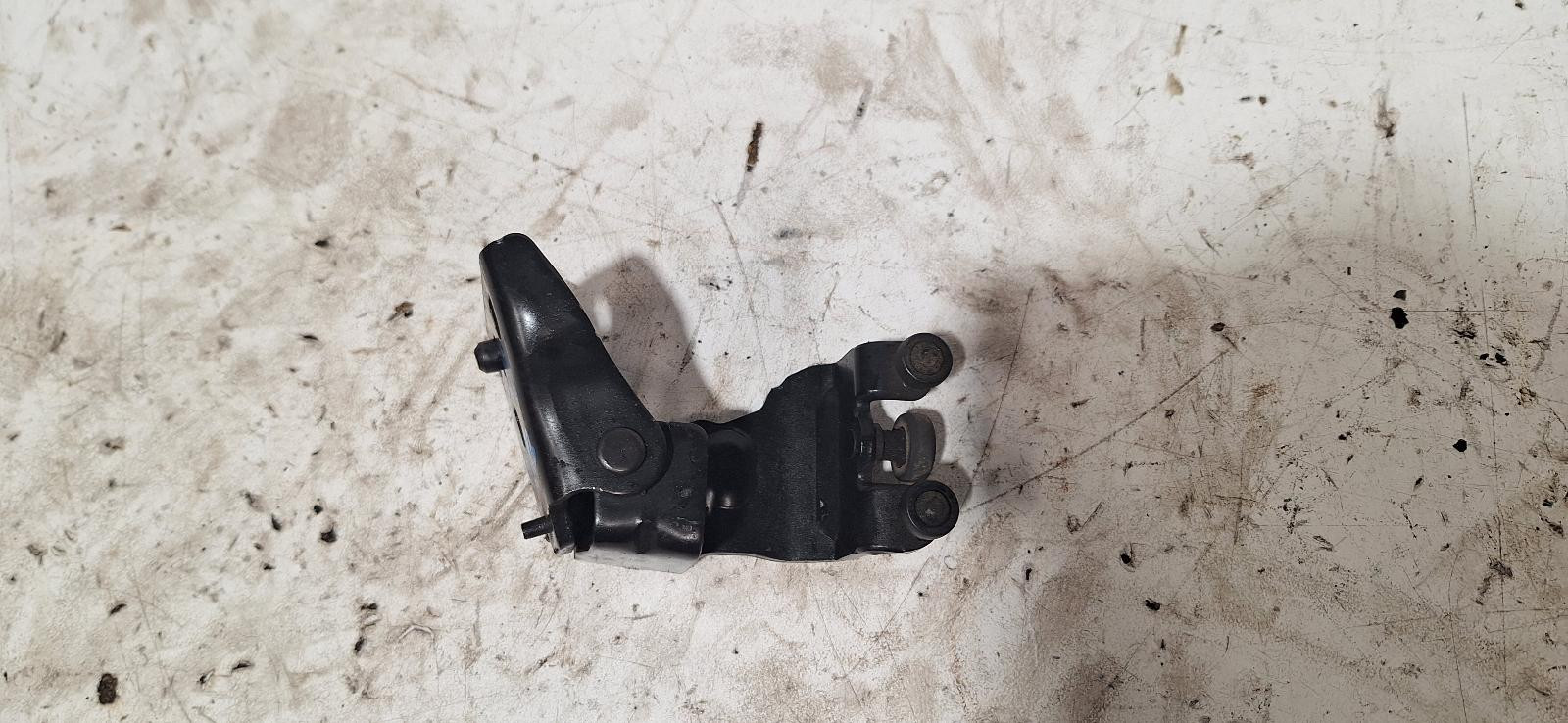Hyundai ILoad Right Rear Middle Door Roller TQ 11/2007-03/2021 - thumbnail 2