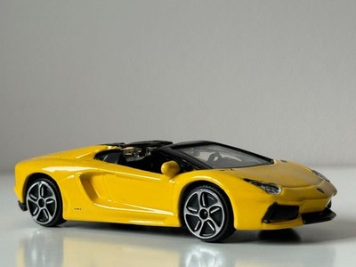 Lamborghini Aventador LP700-4 Sportwagen Modell gelb Diecast 1:43 Bburago