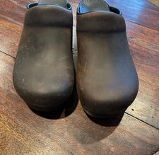 Dansko Professional Oiled Leather Clogs – Size 44 – Brown – Excellent Condition