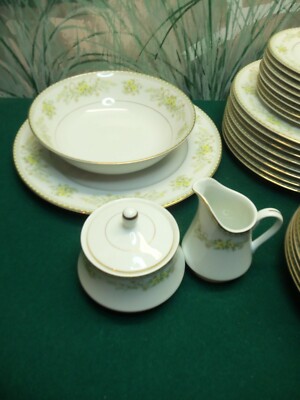 44 PIECE SET OF MIKASA FINE CHINA GREENBRIAR L2014 JAPAN W/GOLD