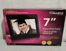 Aluratek 7 inch Digital Photo Frame with Auto Slideshow