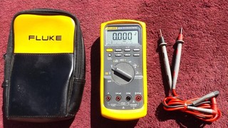 FLUKE 87V NEAR MINT! TRUE RMS INDUSTRIAL MULTIMETER! COSTS $561.99 NEW!