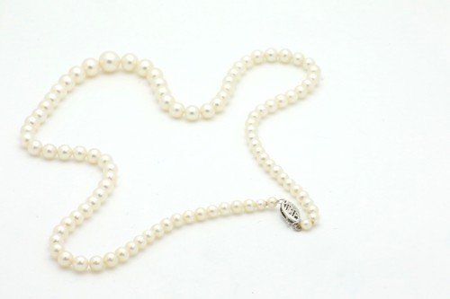 1980s Vintage Japanese Akoya Tapered Pearl Necklace-10K White Gold Clasp-18”L - Picture 2 of 4