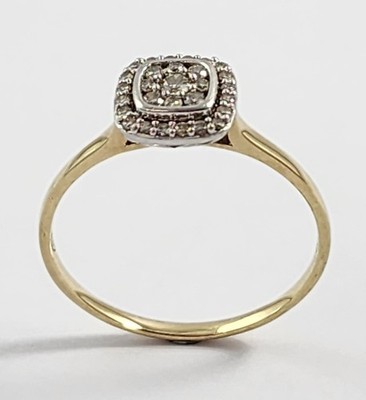 9CT. GOLD CLUSTER RING SET WITH 29 SMALL DIAMONDS