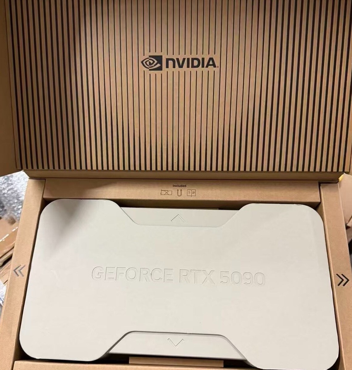 【新古品】Nvidia US - 900-1G144-2530-000 Card Graphics 32GB 5090 RTX GeForce NVIDIA Edition箱付き Founders RTX5090 グラフィックボード・グラボ・ビデオカード