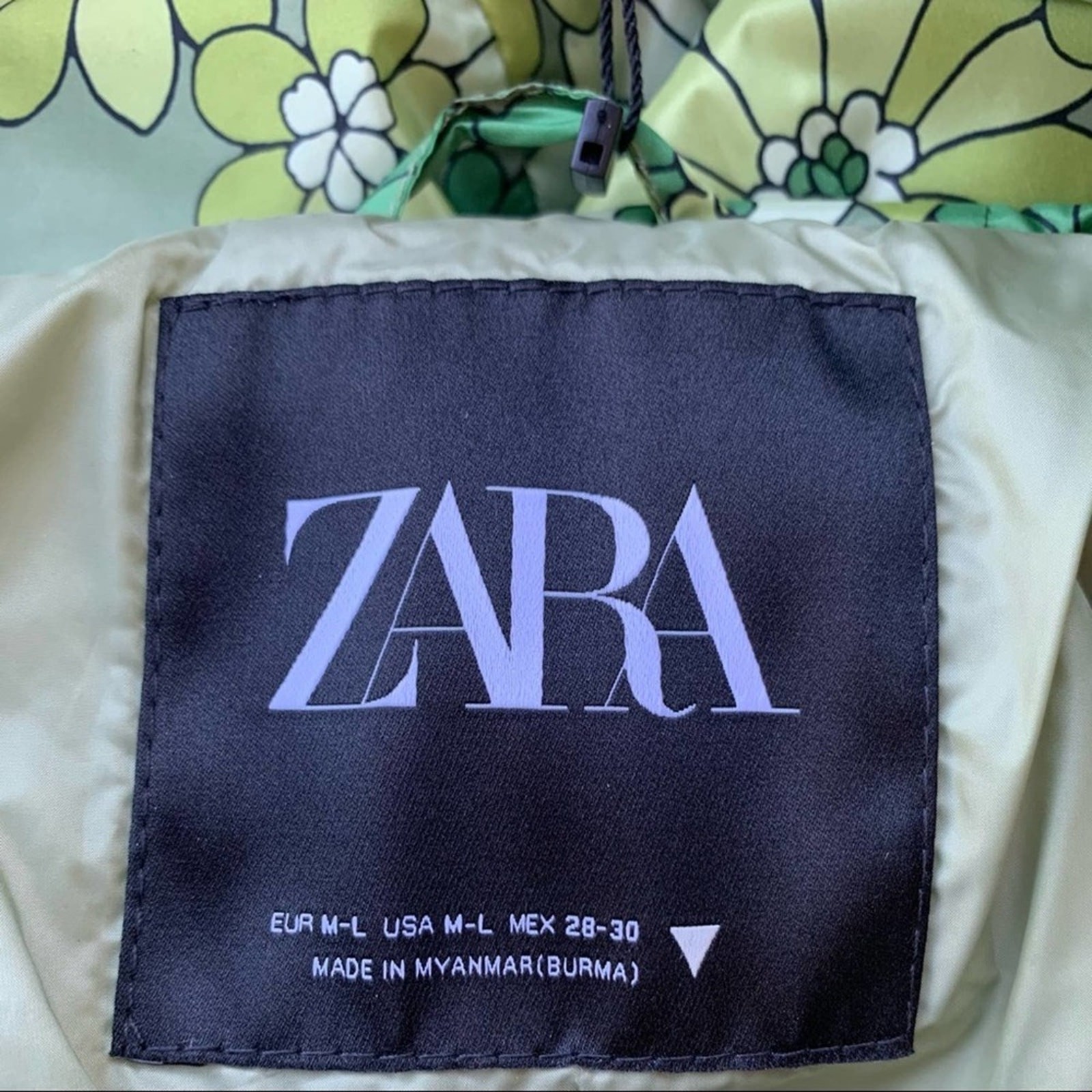 Zara Green Daisy Floral lightweight Puffer Hooded Jacket Size Medium/Large thumbnail 10