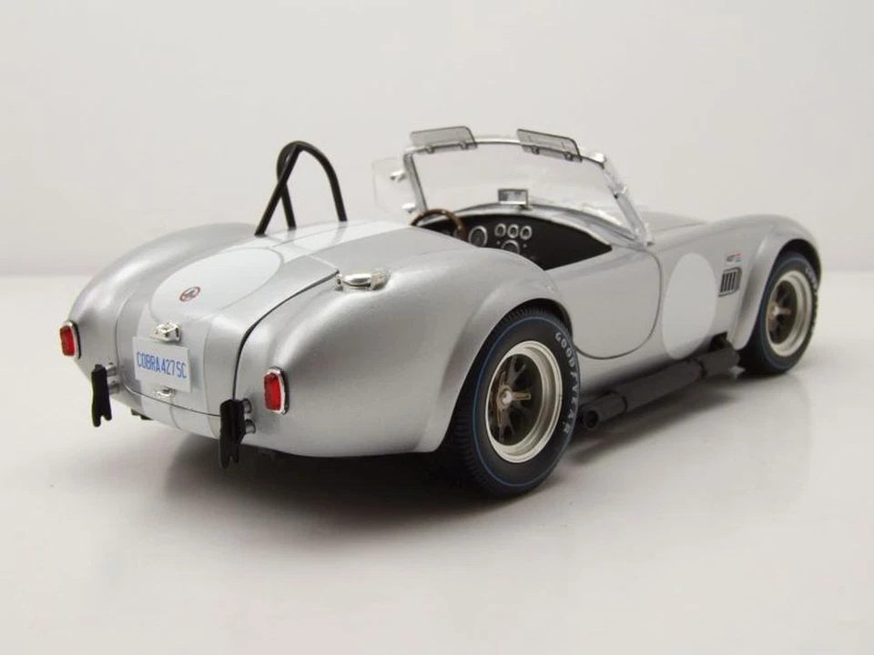 Shelby Cobra 427 S/C Argento Bianco Modellino 1:18 Kyosho - Immagine 2 di 4