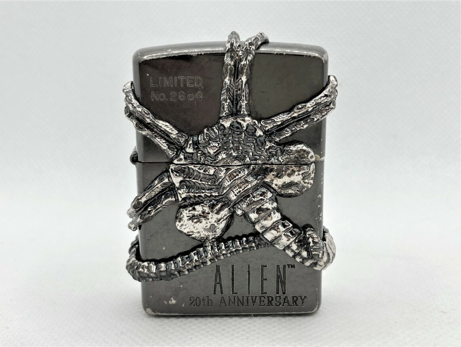 Rare! ZIPPO Limited Edition ALIEN 20th Anniversary "Facehugger" Lighter No.2684