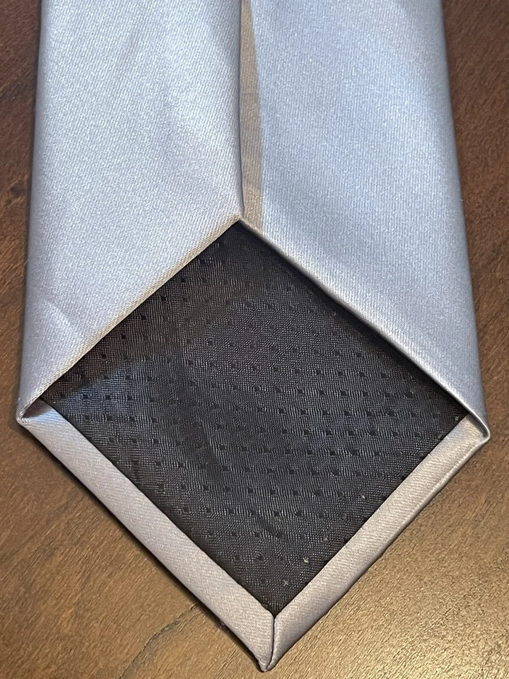 Geoffrey Beene Gray Hand Made 100% Polyester Men’s Neck Tie Made In China - Image 2 of 4