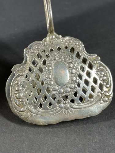 Ornate Sterling Pastry Server Floral Design 91.4 Grams - Picture 4 of 9