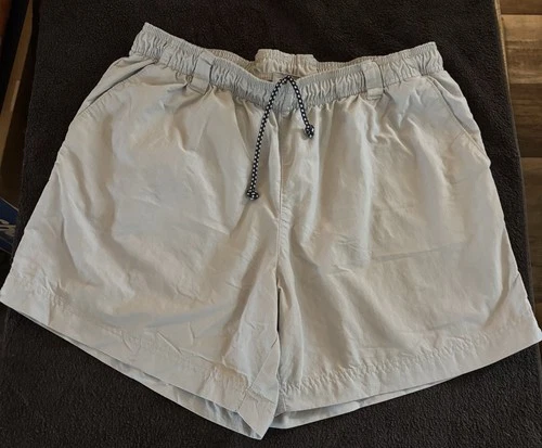 Women’s Columbia Nylon PFG Shorts. Size Large Fishing Shirts Light Gray.