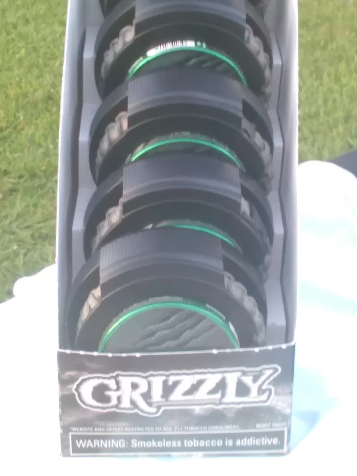 Pulsera de supervivencia Grizzly Gauntlet Paracord. Pantalla completa de cinco latas/cables Foto 3 de 4