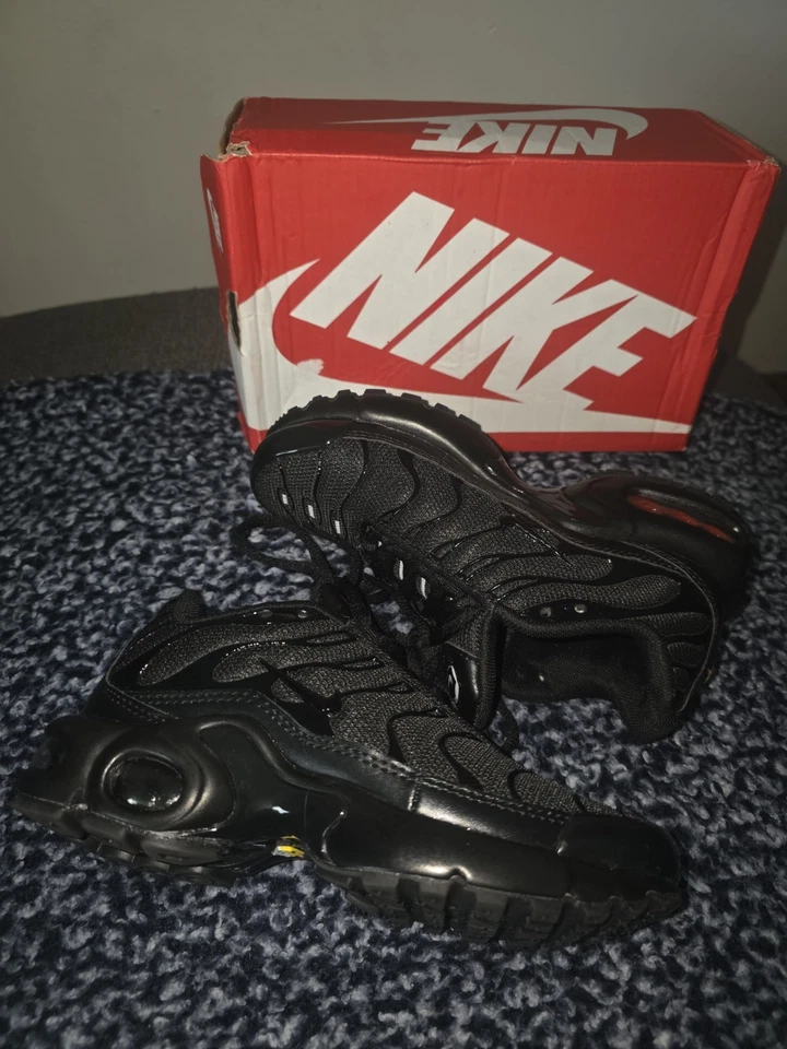 Nike Air Max Plus Low Triple Black - Image 2 of 4