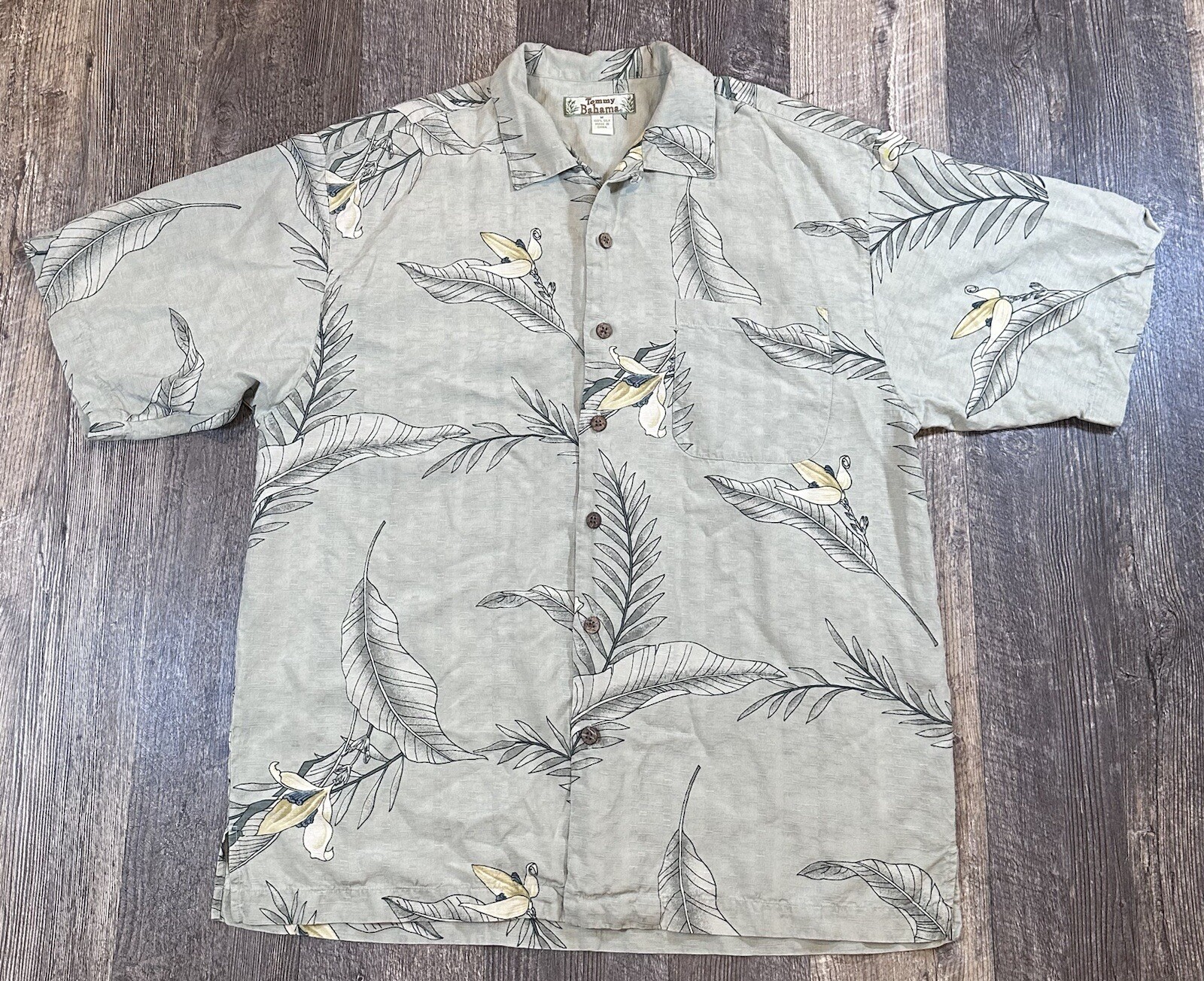 Tommy Bahama Vintage Tag 100% Silk Button Shirt Men's Size-M Short Sleeve Floral
