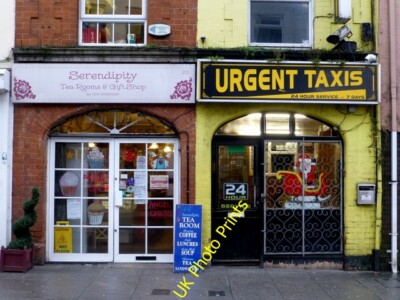 Foto 6x4 Serendipity \/ Dringende Taxis, Omagh An Oghmagh Eine neue Form von Tra c2015