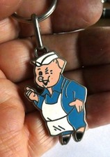 Ancien porte clé métal émail Cochon Cochonet. Eaubonne Viande