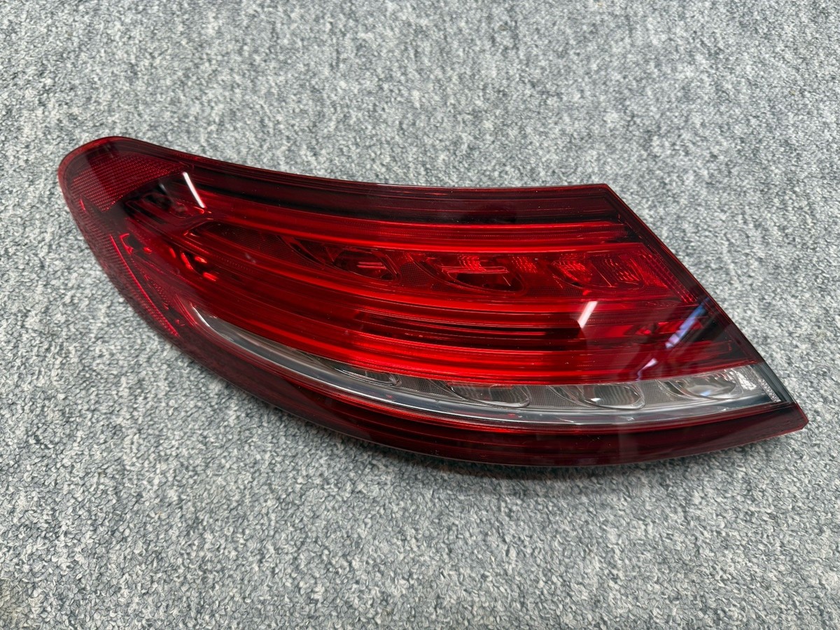 W205 Cクラス 後期 純正 右 内側 テールランプ A2059065105 MERCEDES BENZ C Coupe W205 C205 C63 REAR TAIL LIGHT LEFT LED