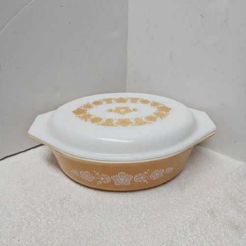 Vintage Pyrex 045  Butterfly Gold 2.5 QT Oval Casserole Dish With Lid
