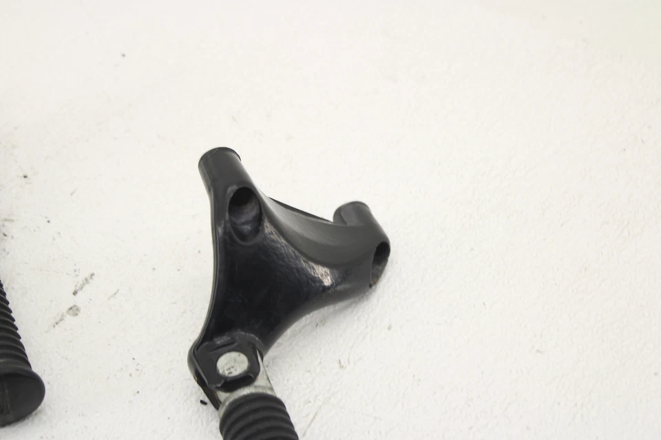 04-14 Reposapiés trasero izquierdo y derecho Harley Davidson Sportster 883 1200 Foto 4 de 4