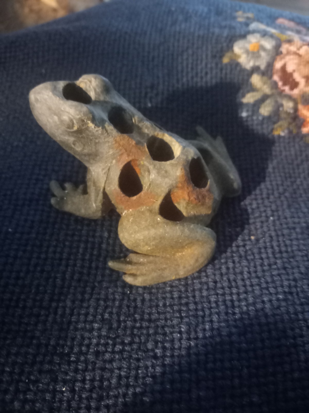 antique victorian cast iron Frog  flower frog